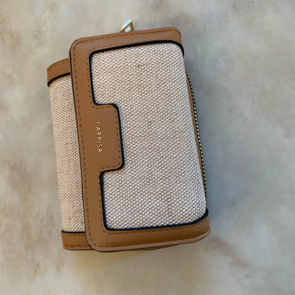 NWOT Carpisa Beige and Brown Wallet (Italian)